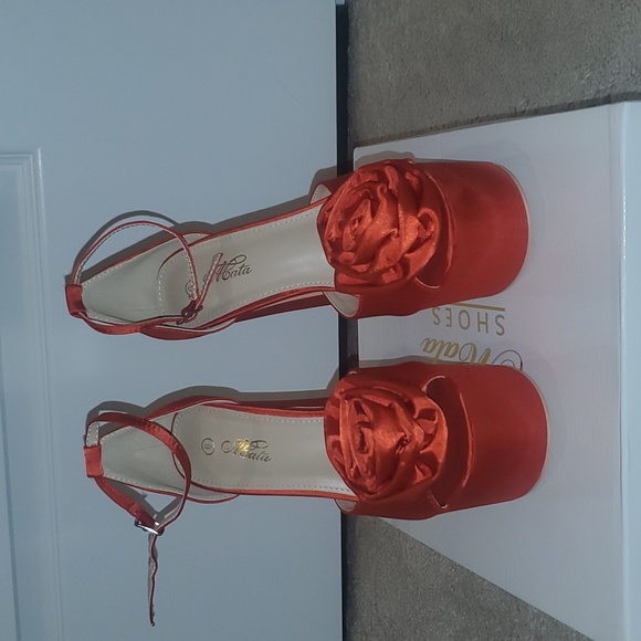 Red Chunky High Heels - Picture 4 of 4